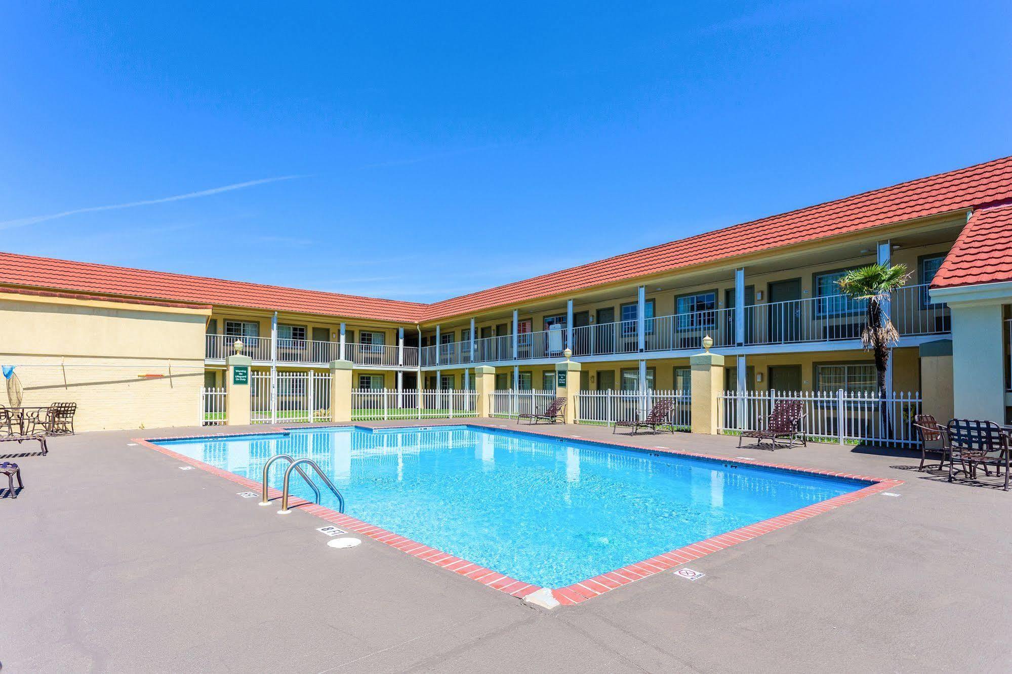 Quality Inn Jackson Bagian luar foto